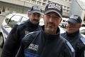 UTILISATION DES IMAGES STRICTEMENT INTERDITE SANS AUTORISATION

Pour la protection de l’image (UTILISATION INTERDITE SANS AUTORISATION), la photographie n’est pas légendée. Les reportages complets (textes et photos) sont disponibles (sous certaines conditions) auprès du photographe. 

 Police municipale, ilotage, contrôle routier, missions de la police municipale, brigade equestre, chevaux, arrestation, violences urbaines, police de proximité, securité routière, brigade nautique, brigade moto, femmes dans la police municipale, eurolaser, scooter, contrôle de vitesse, fonctionnaire de police, policiers municipaux, violences, flagrant délit, tonfa, technique de self défense, brigade de nuit, menottage, ronde de nuit, patrouille de nuit, ivresse sur voie publique, PV, mission montagne, policiers municipaux à ski, brigades canines, mission rurale, policier municipaux en milieu rural, police des campagnes, objets trouvés, véhicules de police municipale, garde champetre, police rurale, brigade nautique de la police municipale, bateau, police des mers, eaux de baignades, bande des 300 mètres, missions littorales, mission littorale de la police municipale, plongeurs de la police municipale, missions subaquatiques, brigade équestre de la police municipale, police montée, policier cavalier,  pompiers d’europe, european firefighters, pompiers union européenne, pompiers français, french firemen, pompiers allemands, pompiers berlin, germany fire brigade, berlin fire brigade, pompiers autrichiens, pompiers d’Autriche, vienne fire brigade, austria, austria firefighters, austria firemen, pompiers de vienne, pompiers de bruxelles, bruxelle fire brigade, pompiers de Belgique, Belgique, fire, car crash, forest fire, pompiers de l’union européen, pompiers bulgares, bulgarie, bulgaria,sofia, sofia fire brigade, pompiers de chypre, cyprus, cyprus fire brigade, cyprus fire department, pompiers de nicosie, pompiers du danemark, pompiers de copenhage, copenhagen fire brigade, danish fire brigade, pompiers Espagne, pompiers espagnols, pompiers de madrid, madrid fire brigade, madrid fire deparment, bomberos, pumpier, pompieri, pompiers estonie, pompiers estoniens, tallinn, pompiers de tallin, tallinn fire brigade, pompiers de finlande, helsinki fire brigade, pompiers d’helsinki, helsinki fire deparment, pompiers grecs, pompiers de grece, athens fire brigade, athens fire department, pompiers d’athènes, pompiers de hongrie, hungary fire brigade, pompiers de budapest, budapest fire brigade, pompiers hongrois, pompiers irlandais, pompiers d’Irlande, irish fire brigade, irish fire department, pompiers de dublin, bublin fire brigade, pompiers de rome, pompiers italiens, vigili del fuoco, roma fire brigade, pompiers de lettonie, riga fire brigade, pompiers de riga, pompiers lettons, pompiers de lituanie, lithuania fire brigade, pompiers de vilnius, vilnius fire brigade, pompiers du Luxembourg, luxemboug fire brigade, Luxembourg fire department, pompiers de malte, pompiers de la valette, malta fire brigade, pompiers de l’île de malte, pompiers de pologne, pompiers polonais, pompiers maltais, pompiers lutuaniens, pompiers romains, pompiers irlandais, pompiers de varsovie, warsaw fire brigade, warsaw fire department, pompiers portugais, pompiers du Portugal, pompiers de lisbonne, lisbon fire brigade, lisbon fire department, pompiers tcheques, pompiers de prague, praha fire brigade, praha fire department, pompiers de république techeque, pompiers anglais, pompiers de londres,  london fire brigade, pompiers angleterre, pompiers slovaquie, pompiers slovaques, pompiers de bratislava, bratislava fire brigade, bratislava fire department, pompiers de slovaquie, pompiers de slovénie, pompiers slovenes, ljubjana fire brigade, pompiers de suede, pompiers de stockholm, stockholm fire brigade, pompiers suedois, pompiers de suede, livre pompiers europe, pompiers de l’union europeenne, european firefighters, european fire brigade, european fire men, femmes pompiers dans l’europe, femmes pompiers européennes, european firewomen, european firefighter daily life, christophe dubois pompiers europe, christophe dubois reporter photographe professionnel, christophe dubois photojournalist, christophe dubois realisateur de film documentaire pompier, pompiers d’europe, livre pompiers d’europe, firefighters book, douanes françaises, douane à cayenne, douane en guyane, contrôle routier des douanes, chiens stupéfiants, chiens anti drogue, conventin de washington, trafic, drogue, trafic de cocaine, cannabis, ecole des douanes, ecole des douanes de la rochelle, moto des douanes, scanner mobiles des douanes, musée des douanes, gardes cotes, patrouilleur des douanes, french coast guards, customers, custom french custom, douanes au cœur de l’action, drogue, douane volante, marine nationale, fusilliers commandos, forces spéciales, porte avions, Charles de Gaule, pompiers de marseille, bataillon des marins pompiers de marseille, simulateurs à feu, intervention, feu, incendie, accident de la circulation, grand reporter, christophe dubois, réalisateur de film, frégate, frégate anti sous marine, aéronautique navale, avions de chasse, rafale, CEM, super étendard, sous marin nucléaire d’attaque, commandos de marine, sémaphores, secours des mers, ecole de l marine, école navale, officier de marine, marins, marine, bateau de guerre, batiment de guerre, canon, état major de la marine nationale, french navy, war ship, gendarmerie nationale, groupe spéléo, GIGN, EPIGN, sécurité routière, moto, motard, eurolaser, contrôle routier, alcootest, gendarmerie mobile,forces de l’ordre, accident de la route, feux de fôret, manifestations, gendarmes, tenue, uniforme, institu de recherche criminelle, crime, scanner, experts, scientifiques 