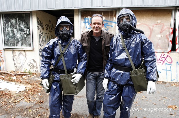 Avec les spécialistes NRBC de la cellule nationale de la Gendarmerie ( sept 2012)