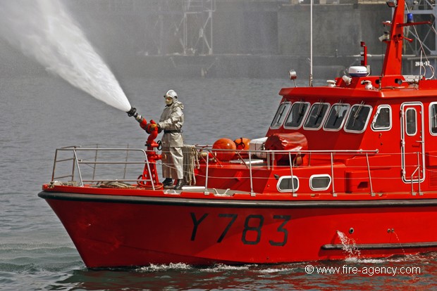 EXTRAITS DU LIVRE "MARINS POMPIERS" Au coeur de l'action Ed. ETAI 2010