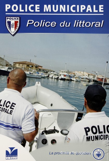 Affiche POLICE MUNICIPALE ( Editions La Baule Juillet 2011)